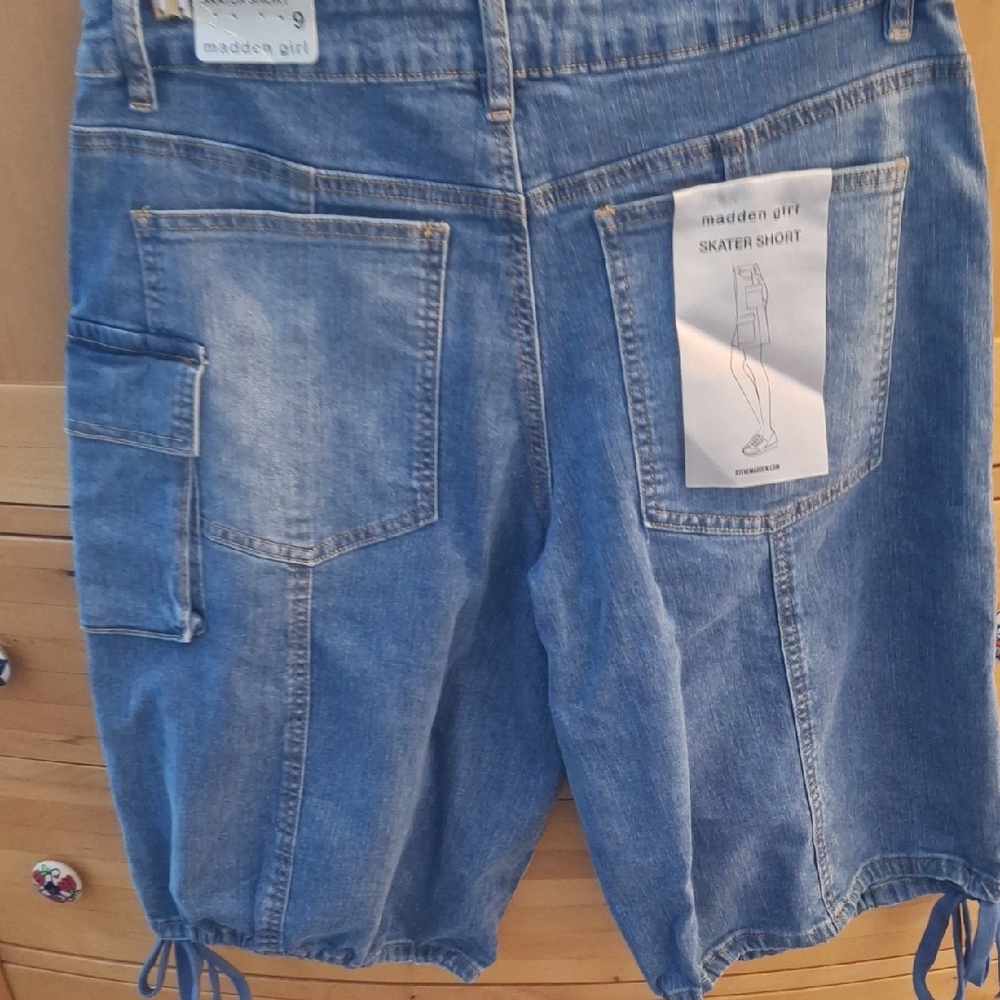 Madden Girl Distressed Blue Cargo Skater Shorts - Picture 7 of 7